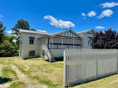 MAGNOLIA HOUSE ON THE CREEK - STANTHORPE - Tourism Search 0