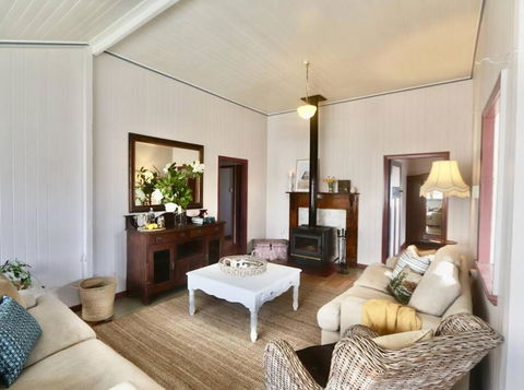 MAGNOLIA HOUSE ON THE CREEK - STANTHORPE - Tourism Search 1
