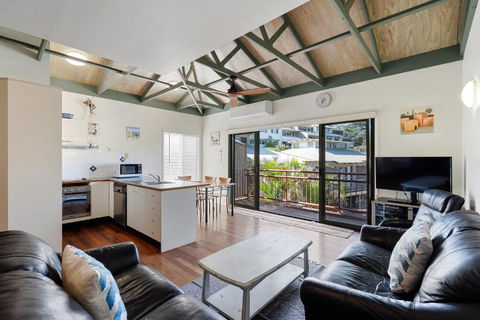 MAIN STAY - 100m To Patrolled Beach, Pool, Wifi, Close To Cafes - Tourism Search 0