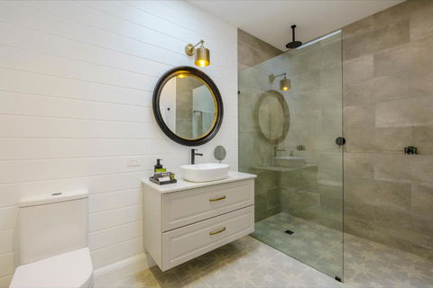 MAIN STREET RETREAT - King BRs, Comp Minibar, Breakfast Prov, Fireplaces - Tourism Search 2