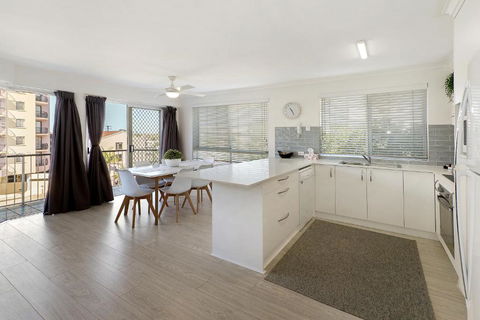 MAINSAIL8- MOOLOOLABA BEACH - Tourism Search 2