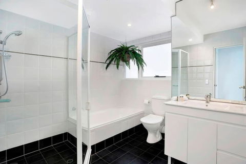 MAN29 - Beautiful 2 BR Apartment Manly Wharf Views - Tourism Search 3