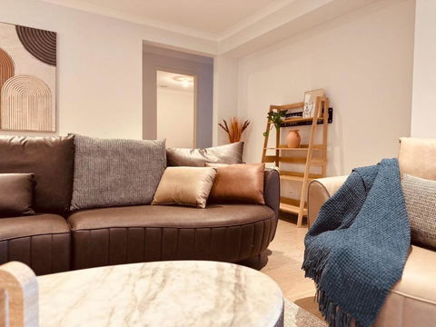 MEL-Point Cook Elegant Four-Bedroom House - Tourism Search 3