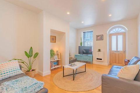 MELVINGTON BOUTIQUE APARTMENT IN HOBART CBD O - Tourism Search 0