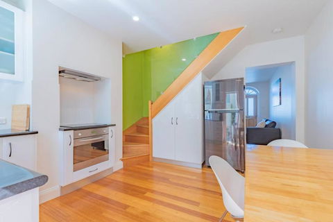 MELVINGTON BOUTIQUE APARTMENT IN HOBART CBD O - Tourism Search 2