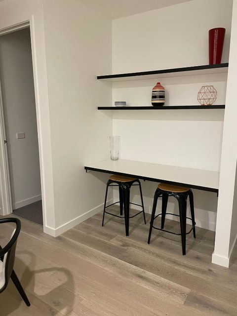 Modern Apartment On Courtney-02594 - Tourism Search 2