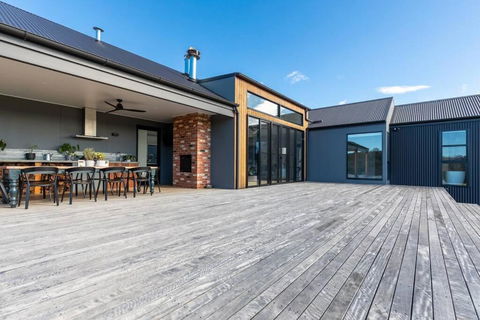Modern Farmhouse - Tourism Search 0