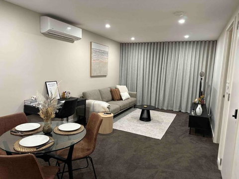 Modern Griffith Apartment - Tourism Search 2