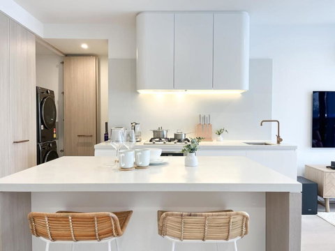 Modern Luxury 2B2B Sky Garden SmartTV - Tourism Search 3