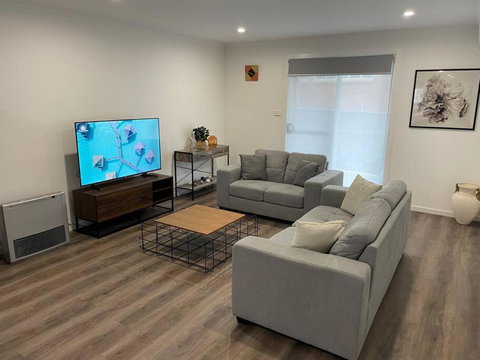 New 3 Bedroom House In Cooma - Tourism Search 0