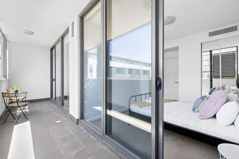 NEW 3BR Apt In Kingsgrove Sleeps 7 - Tourism Search 1