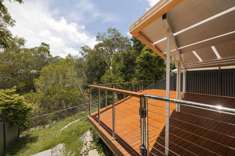 NEW 3BR Serene Creekside Retreat In Helensvale - Tourism Search 0