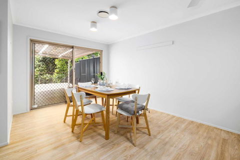 NEW 3BR Serene Creekside Retreat In Helensvale - Tourism Search 3