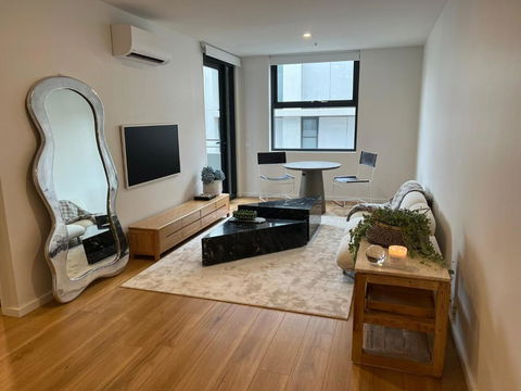 NEW BOUTIQUE 1bd Apt - Tourism Search 0