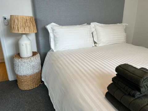 NEW BOUTIQUE 1bd Apt - Tourism Search 3