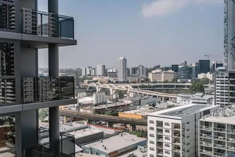 NEW Centrally Located High Level Studio Apartment - Tourism Search 0