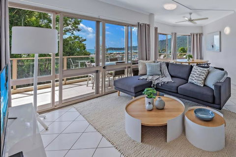 NEW! Gorgeous 2BR Apartment With Stunning Ocean Views! - Tourism Search 0