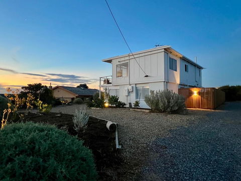 NEW Magpie Sands - 3 Bedroom Home - Downstairs Only, 1 Min Walk To Aldinga Beach - Tourism Search 1