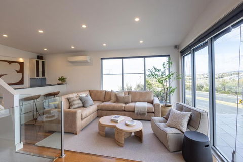 NEW Pleasant View Stays TORQUAY - Tourism Search 0