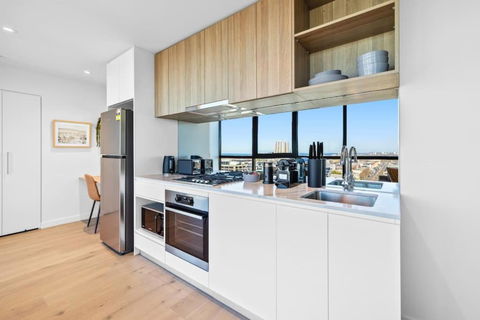 NEW Sensational Southbank Lux - Tourism Search 3