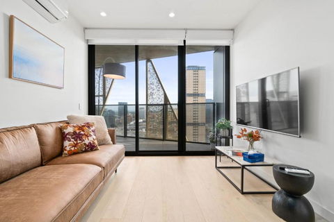 NEW Skyline View Luxury Apt Homey Heart Of ADL - Tourism Search 0