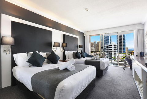 NEW Stunning Central Surfers Studio Apartment. - Tourism Search 0