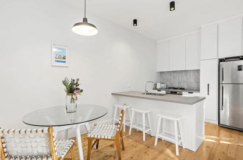 NEWLY RENOVATED LARGE 3.5 BDRM HOUSE! BEST OF MELB - Tourism Search 2