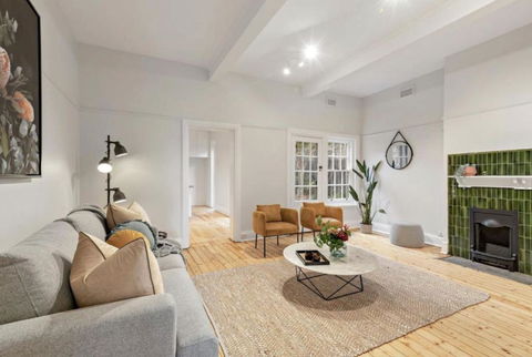 NEWLY RENOVATED LARGE 3.5 BDRM HOUSE! BEST OF MELB - Tourism Search 0