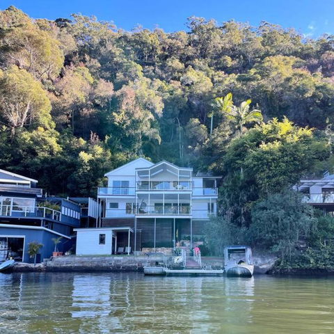 NINE At Berowra Waters, Luxury Waterfront With Hot Tub - Tourism Search 2