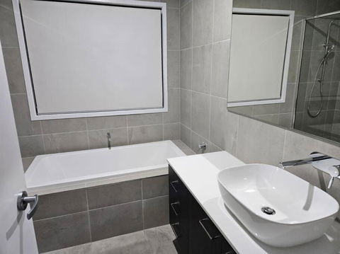 O Stylish 4 Room Oasis With 65 TV - Tourism Search 1