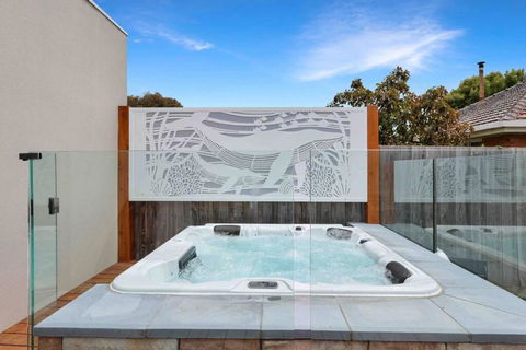 OG Spa Retreat- 3 Bedroom, Spa, Central, Aircon - Tourism Search 0