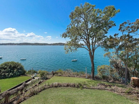On The Lake At Fishing Point - Tourism Search 0