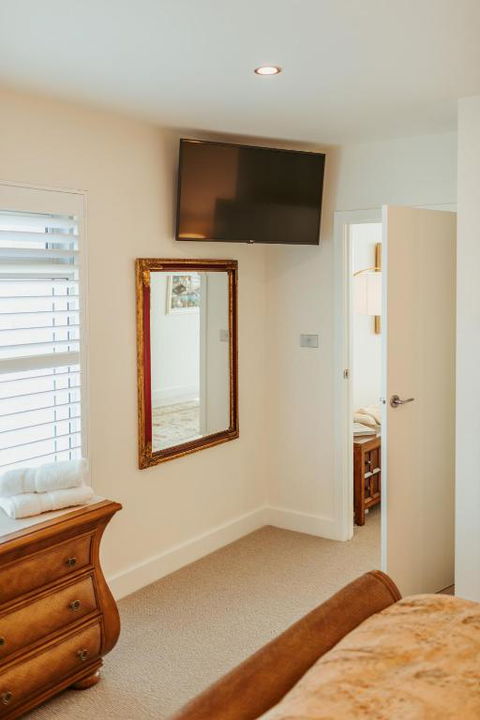 ONE Luxury Apartment - Tourism Search 3