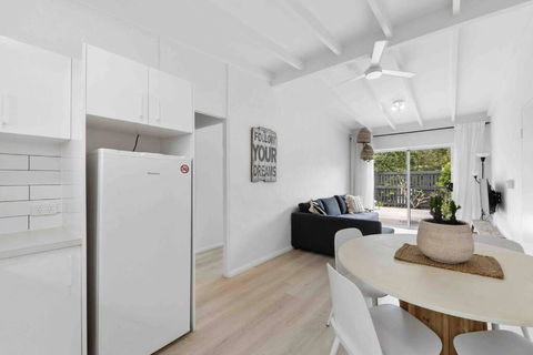 PA2 Stunning Sunshine Beach Apt Pets Welcome - Tourism Search 1