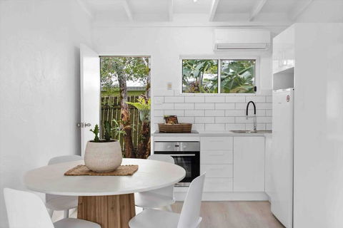 PA2 Stunning Sunshine Beach Apt Pets Welcome - Tourism Search 2