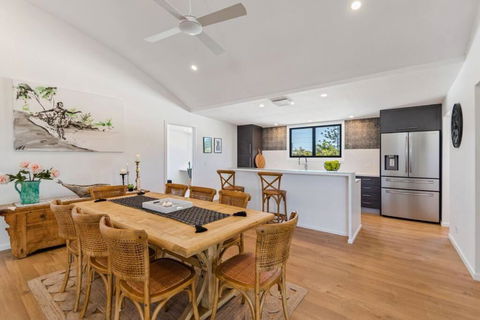 PACIFIC Stunning Coastal Home The Perfect Family Getaway - Tourism Search 3