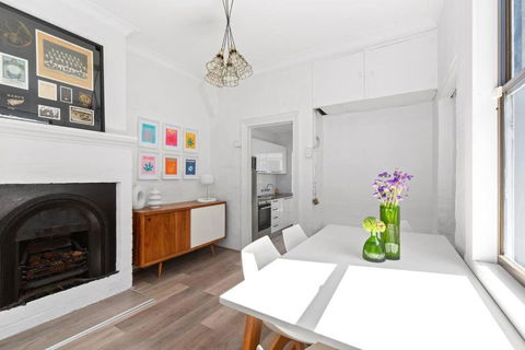 Peaceful 2 Bedroom With Private Backyard And BBQ - Tourism Search 1