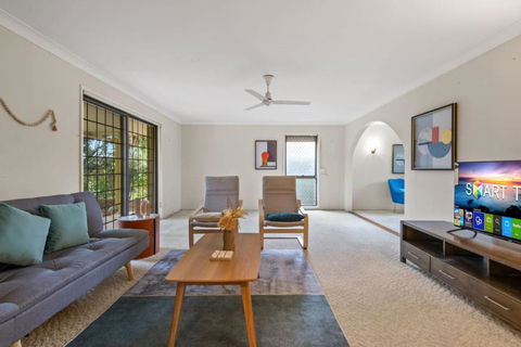 Peaceful 4BR At Sunnybank CBD With 2Parking Yard And Mall - Tourism Search 1