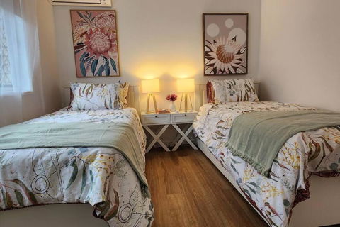Peaceful Getaway - Stylish, Newly Updated House - Tourism Search 2