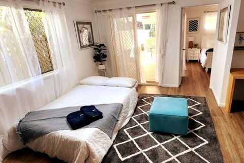 Peaceful Getaway - Stylish, Newly Updated House - Tourism Search 3