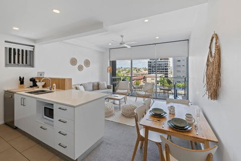 Peaceful One Bedroom Residence With Parking - Tourism Search 0