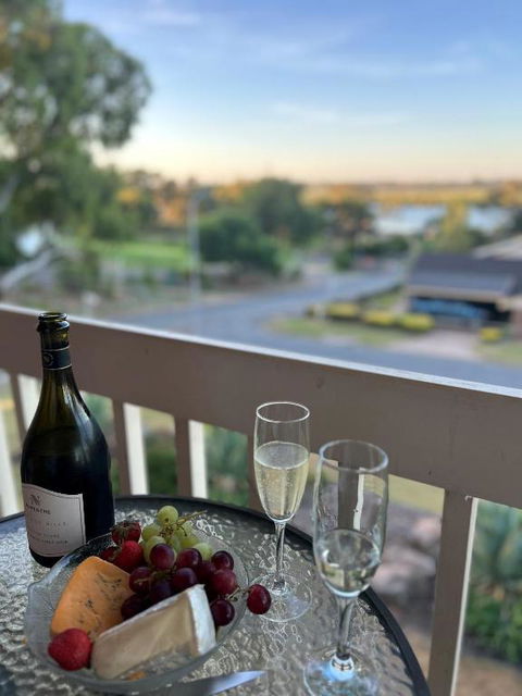 Pelican Retreat - Corporate / Tradie / Family - Tourism Search 3
