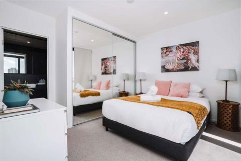 Perfect Located 1-Bed With Great Views & Parking - Tourism Search 3