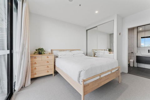 Perfect Location 1-Bed With Balcony, BBQ & Parking - Tourism Search 2