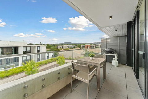 Perfect Location 1-Bed With Balcony, BBQ & Parking - Tourism Search 3