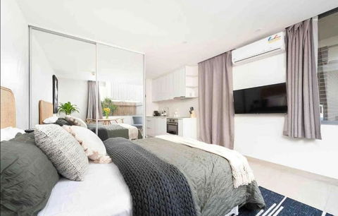 PERFECT STAY 2MIN By WALK TO THE BEACH FREE PARKING - Tourism Search 1
