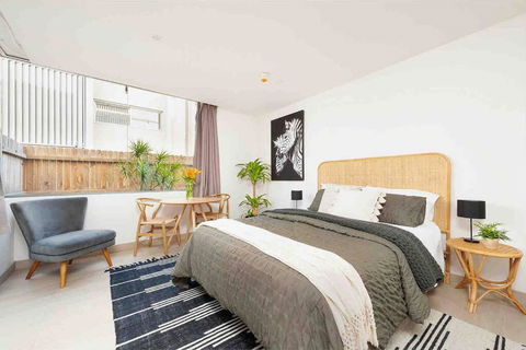 PERFECT STAY 2MIN By WALK TO THE BEACH FREE PARKING - Tourism Search 0