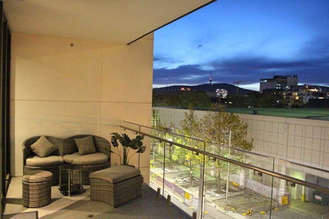 Perfectly Located Modern Apartment - Canberra CBD - Tourism Search 0