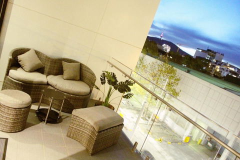 Perfectly Located Modern Apartment - Canberra CBD - Tourism Search 3