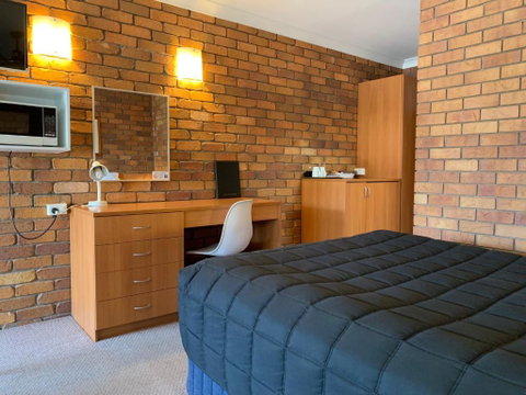 Peter Allen Motor Inn - Tourism Search 0